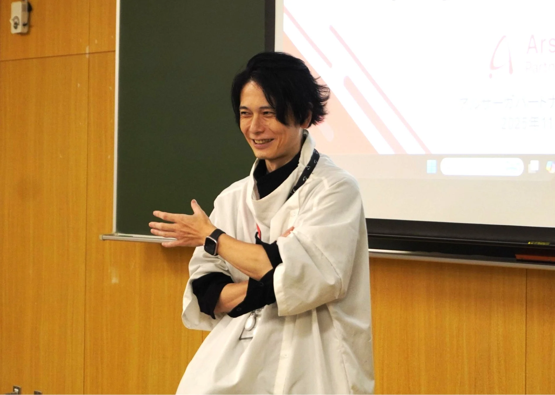 講演中の小俣氏