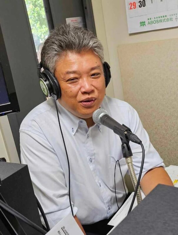 マイクに向かって話す講師の太田英樹氏