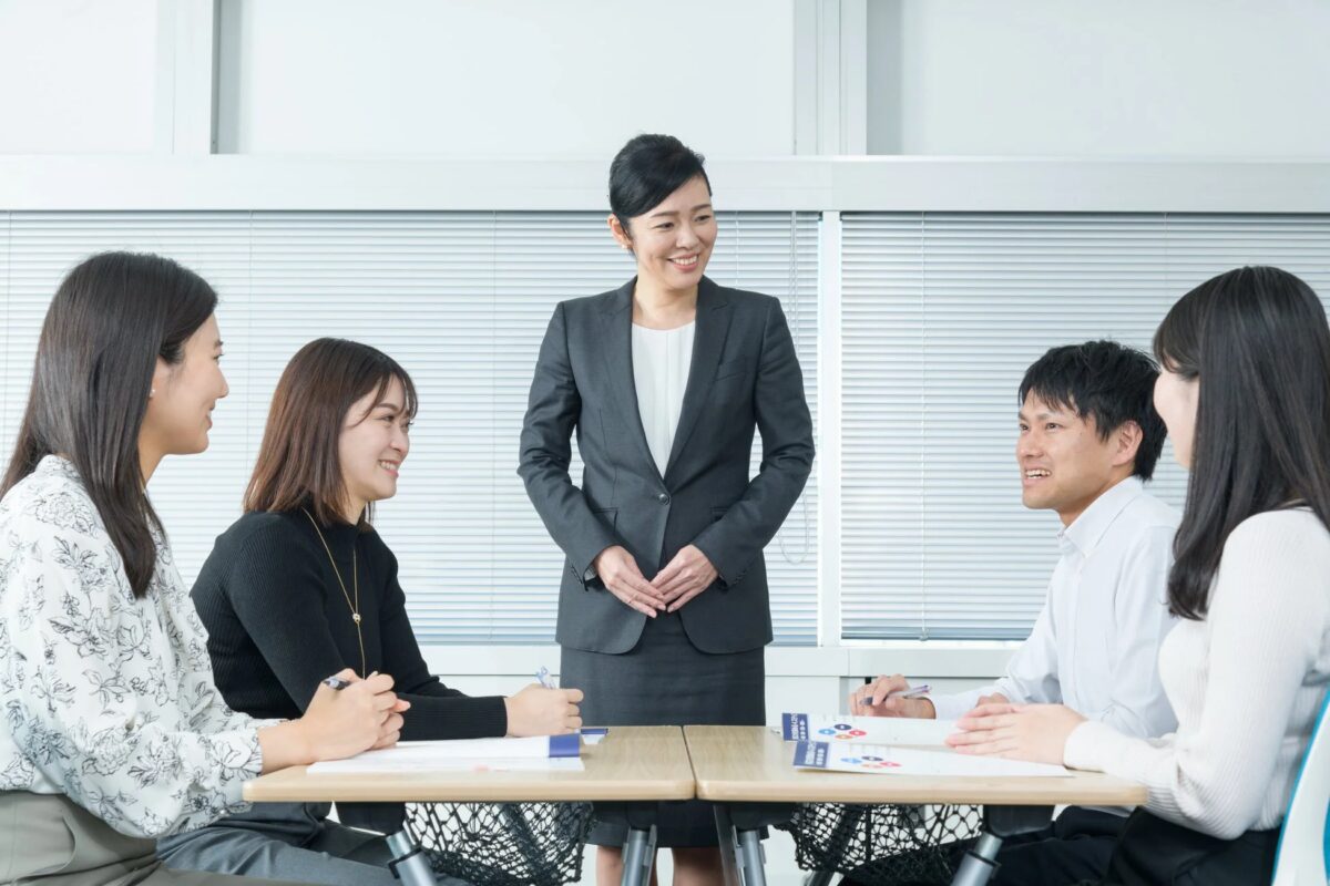 オフィスでのビジネスミーティング